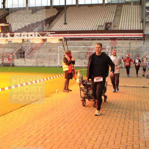 08.12.2024 - St. Pauli X-Mass-Run No. 14 Kathrin Stürmer Photography http://msf.ph/oto/7543875 08.12.2024 10:08:00 Ziel  meine-sportfotos.de