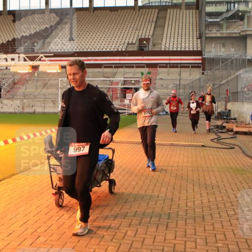08.12.2024 - St. Pauli X-Mass-Run No. 14 Kathrin Stürmer Photography http://msf.ph/oto/7543879 08.12.2024 10:08:01 Ziel  meine-sportfotos.de