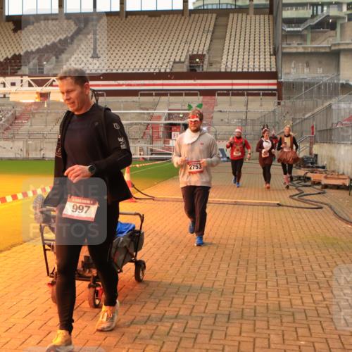 08.12.2024 - St. Pauli X-Mass-Run No. 14 Kathrin Stürmer Photography http://msf.ph/oto/7543880 08.12.2024 10:08:01 Ziel  meine-sportfotos.de