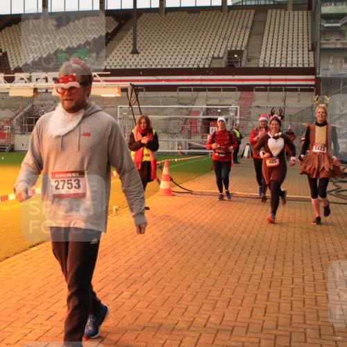 08.12.2024 - St. Pauli X-Mass-Run No. 14 Kathrin Stürmer Photography http://msf.ph/oto/7543891 08.12.2024 10:08:04 Ziel  meine-sportfotos.de