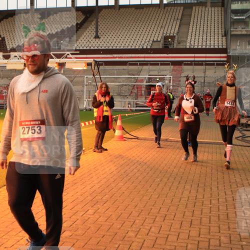 08.12.2024 - St. Pauli X-Mass-Run No. 14 Kathrin Stürmer Photography http://msf.ph/oto/7543892 08.12.2024 10:08:04 Ziel  meine-sportfotos.de