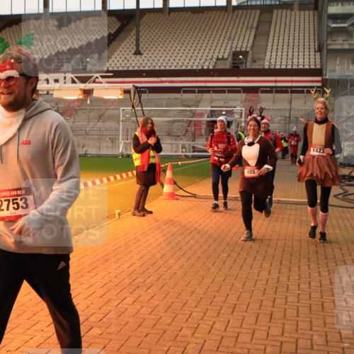 08.12.2024 - St. Pauli X-Mass-Run No. 14 Kathrin Stürmer Photography http://msf.ph/oto/7543893 08.12.2024 10:08:04 Ziel  meine-sportfotos.de