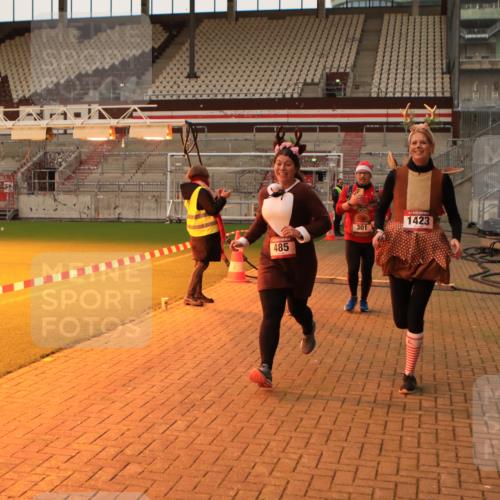 08.12.2024 - St. Pauli X-Mass-Run No. 14 Kathrin Stürmer Photography http://msf.ph/oto/7543896 08.12.2024 10:08:05 Ziel  meine-sportfotos.de