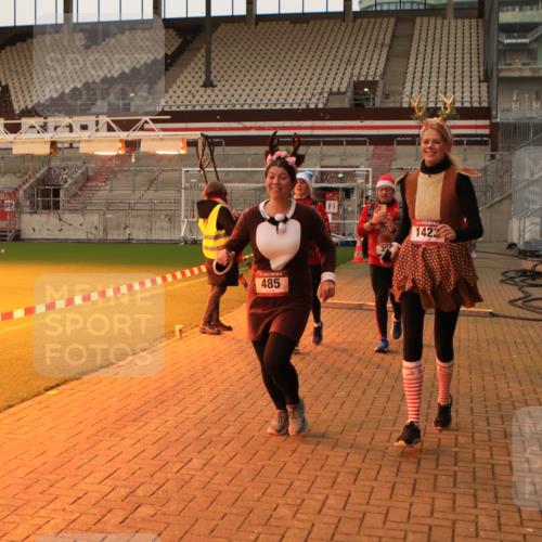 08.12.2024 - St. Pauli X-Mass-Run No. 14 Kathrin Stürmer Photography http://msf.ph/oto/7543897 08.12.2024 10:08:05 Ziel  meine-sportfotos.de