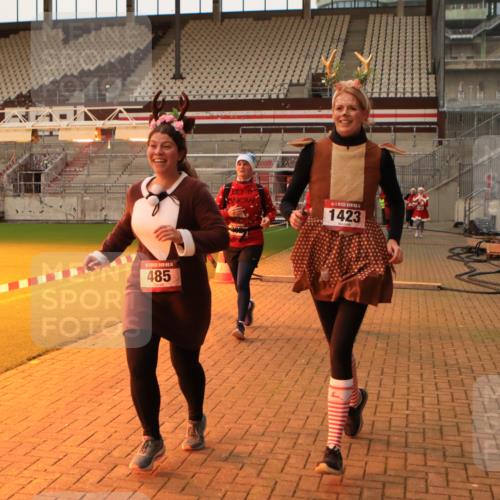 08.12.2024 - St. Pauli X-Mass-Run No. 14 Kathrin Stürmer Photography http://msf.ph/oto/7543899 08.12.2024 10:08:05 Ziel  meine-sportfotos.de