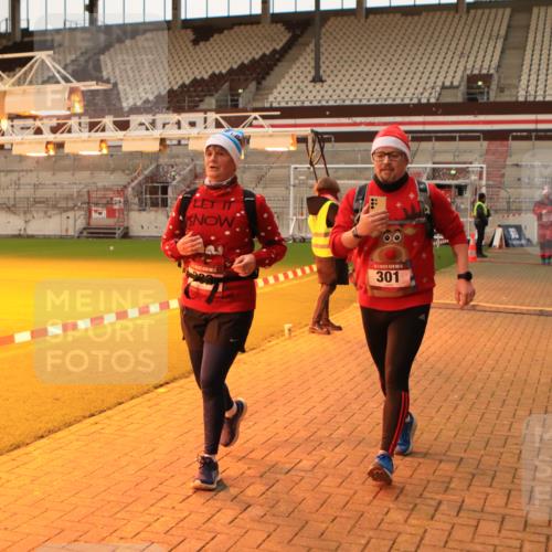 08.12.2024 - St. Pauli X-Mass-Run No. 14 Kathrin Stürmer Photography http://msf.ph/oto/7543905 08.12.2024 10:08:07 Ziel  meine-sportfotos.de