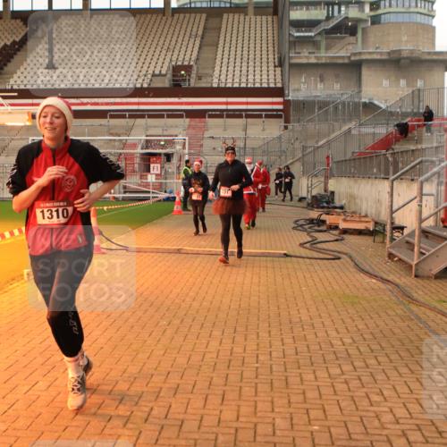 08.12.2024 - St. Pauli X-Mass-Run No. 14 Kathrin Stürmer Photography http://msf.ph/oto/7543930 08.12.2024 10:08:16 Ziel  meine-sportfotos.de