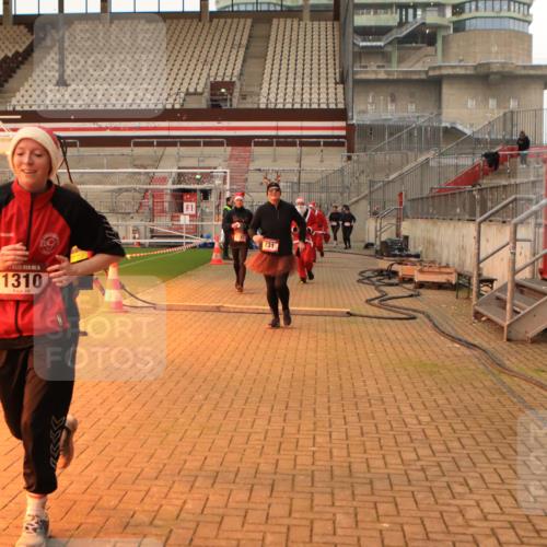08.12.2024 - St. Pauli X-Mass-Run No. 14 Kathrin Stürmer Photography http://msf.ph/oto/7543931 08.12.2024 10:08:16 Ziel  meine-sportfotos.de