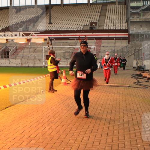 08.12.2024 - St. Pauli X-Mass-Run No. 14 Kathrin Stürmer Photography http://msf.ph/oto/7543940 08.12.2024 10:08:18 Ziel  meine-sportfotos.de