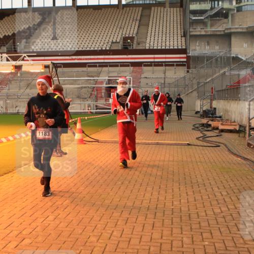 08.12.2024 - St. Pauli X-Mass-Run No. 14 Kathrin Stürmer Photography http://msf.ph/oto/7543947 08.12.2024 10:08:20 Ziel  meine-sportfotos.de