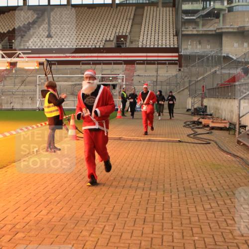08.12.2024 - St. Pauli X-Mass-Run No. 14 Kathrin Stürmer Photography http://msf.ph/oto/7543951 08.12.2024 10:08:21 Ziel  meine-sportfotos.de