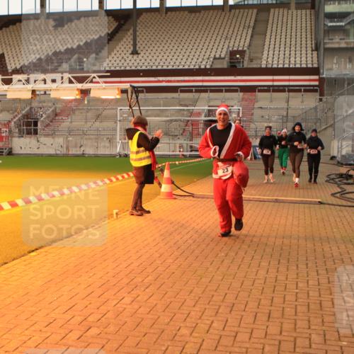 08.12.2024 - St. Pauli X-Mass-Run No. 14 Kathrin Stürmer Photography http://msf.ph/oto/7543957 08.12.2024 10:08:23 Ziel  meine-sportfotos.de
