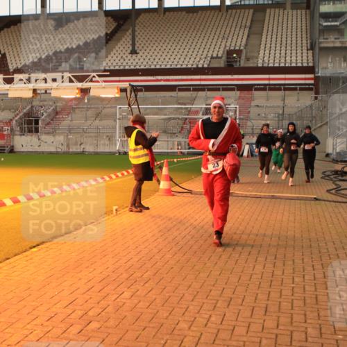 08.12.2024 - St. Pauli X-Mass-Run No. 14 Kathrin Stürmer Photography http://msf.ph/oto/7543958 08.12.2024 10:08:23 Ziel  meine-sportfotos.de