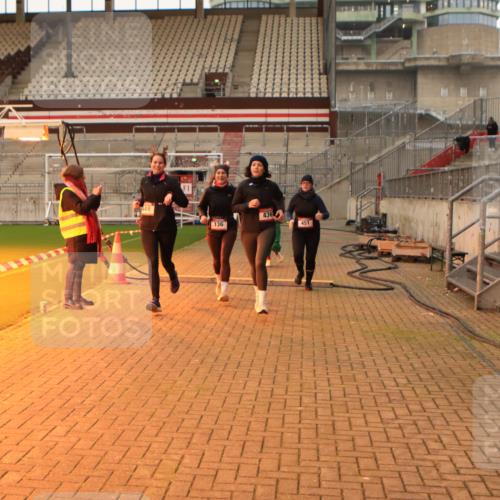08.12.2024 - St. Pauli X-Mass-Run No. 14 Kathrin Stürmer Photography http://msf.ph/oto/7543962 08.12.2024 10:08:25 Ziel  meine-sportfotos.de
