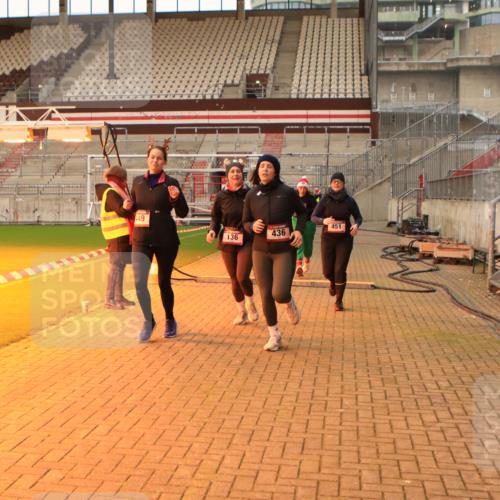 08.12.2024 - St. Pauli X-Mass-Run No. 14 Kathrin Stürmer Photography http://msf.ph/oto/7543965 08.12.2024 10:08:26 Ziel  meine-sportfotos.de