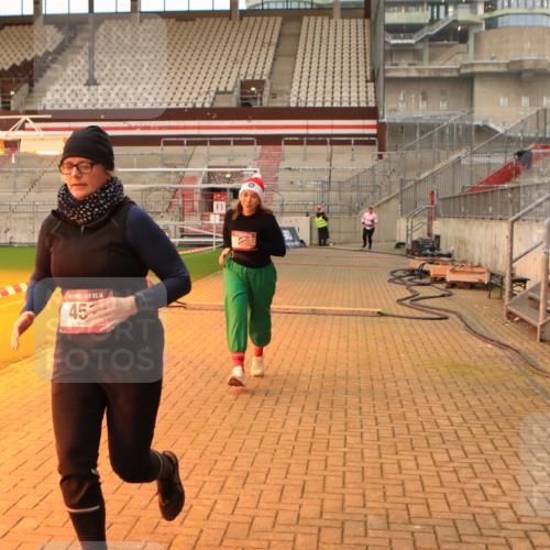 08.12.2024 - St. Pauli X-Mass-Run No. 14 Kathrin Stürmer Photography http://msf.ph/oto/7543976 08.12.2024 10:08:28 Ziel  meine-sportfotos.de