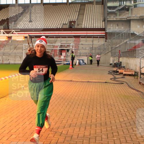 08.12.2024 - St. Pauli X-Mass-Run No. 14 Kathrin Stürmer Photography http://msf.ph/oto/7543981 08.12.2024 10:08:29 Ziel  meine-sportfotos.de