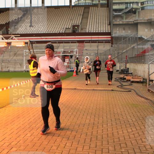 08.12.2024 - St. Pauli X-Mass-Run No. 14 Kathrin Stürmer Photography http://msf.ph/oto/7543988 08.12.2024 10:08:39 Ziel  meine-sportfotos.de