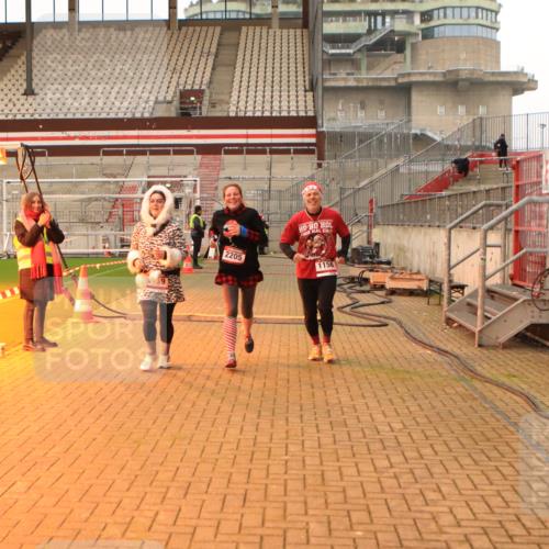 08.12.2024 - St. Pauli X-Mass-Run No. 14 Kathrin Stürmer Photography http://msf.ph/oto/7543992 08.12.2024 10:08:42 Ziel  meine-sportfotos.de