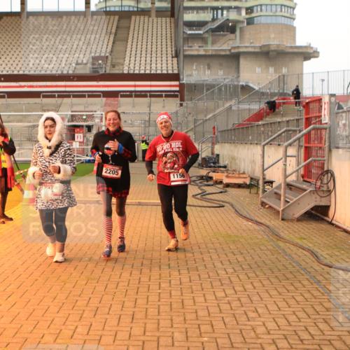 08.12.2024 - St. Pauli X-Mass-Run No. 14 Kathrin Stürmer Photography http://msf.ph/oto/7543995 08.12.2024 10:08:42 Ziel  meine-sportfotos.de