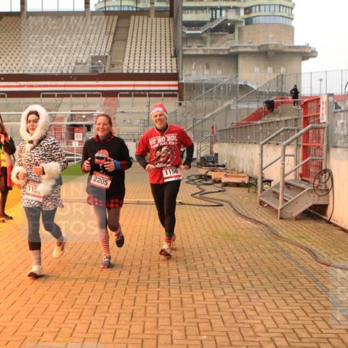 08.12.2024 - St. Pauli X-Mass-Run No. 14 Kathrin Stürmer Photography http://msf.ph/oto/7543996 08.12.2024 10:08:42 Ziel  meine-sportfotos.de