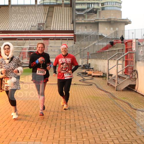 08.12.2024 - St. Pauli X-Mass-Run No. 14 Kathrin Stürmer Photography http://msf.ph/oto/7543997 08.12.2024 10:08:43 Ziel  meine-sportfotos.de