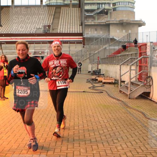 08.12.2024 - St. Pauli X-Mass-Run No. 14 Kathrin Stürmer Photography http://msf.ph/oto/7544000 08.12.2024 10:08:43 Ziel  meine-sportfotos.de