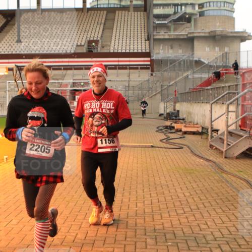 08.12.2024 - St. Pauli X-Mass-Run No. 14 Kathrin Stürmer Photography http://msf.ph/oto/7544001 08.12.2024 10:08:43 Ziel  meine-sportfotos.de