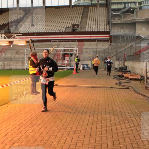 08.12.2024 - St. Pauli X-Mass-Run No. 14 Kathrin Stürmer Photography http://msf.ph/oto/7544012 08.12.2024 10:08:52 Ziel  meine-sportfotos.de