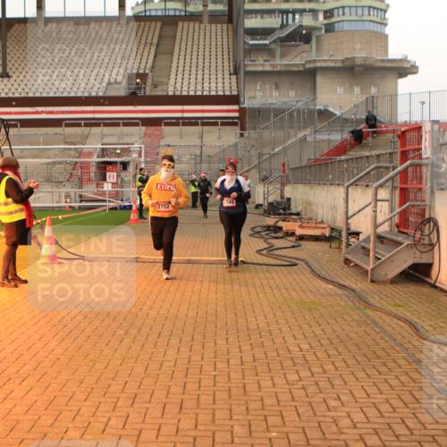 08.12.2024 - St. Pauli X-Mass-Run No. 14 Kathrin Stürmer Photography http://msf.ph/oto/7544029 08.12.2024 10:08:55 Ziel  meine-sportfotos.de