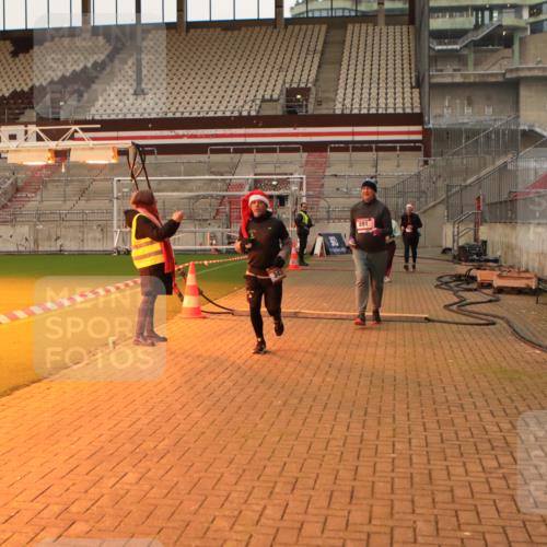 08.12.2024 - St. Pauli X-Mass-Run No. 14 Kathrin Stürmer Photography http://msf.ph/oto/7544055 08.12.2024 10:09:01 Ziel  meine-sportfotos.de