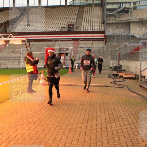 08.12.2024 - St. Pauli X-Mass-Run No. 14 Kathrin Stürmer Photography http://msf.ph/oto/7544058 08.12.2024 10:09:02 Ziel  meine-sportfotos.de