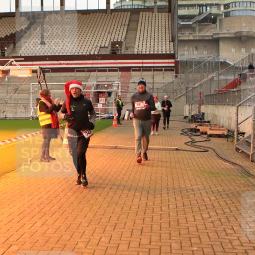 08.12.2024 - St. Pauli X-Mass-Run No. 14 Kathrin Stürmer Photography http://msf.ph/oto/7544059 08.12.2024 10:09:02 Ziel  meine-sportfotos.de