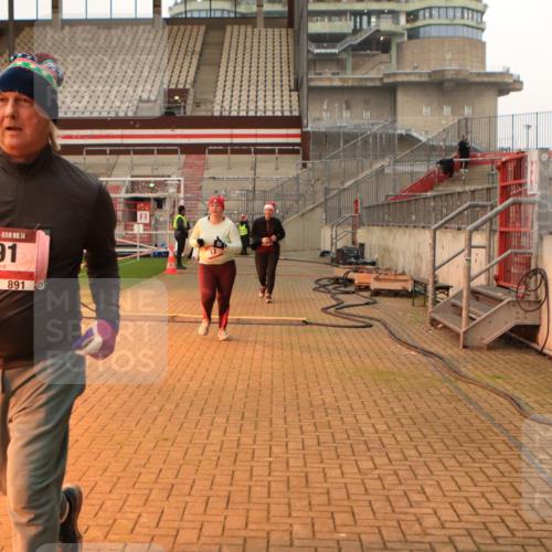 08.12.2024 - St. Pauli X-Mass-Run No. 14 Kathrin Stürmer Photography http://msf.ph/oto/7544073 08.12.2024 10:09:05 Ziel  meine-sportfotos.de