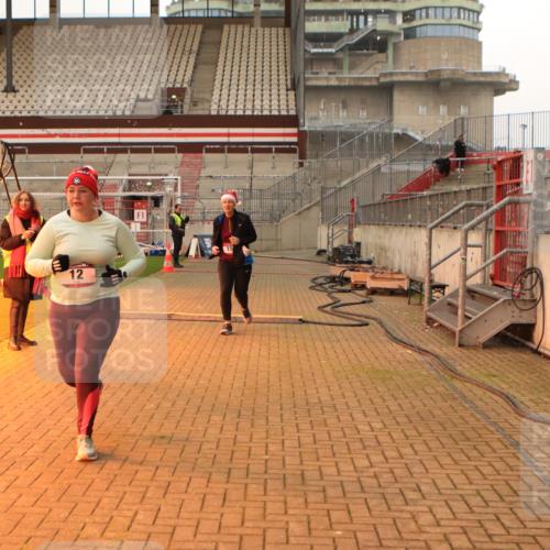 08.12.2024 - St. Pauli X-Mass-Run No. 14 Kathrin Stürmer Photography http://msf.ph/oto/7544081 08.12.2024 10:09:07 Ziel  meine-sportfotos.de