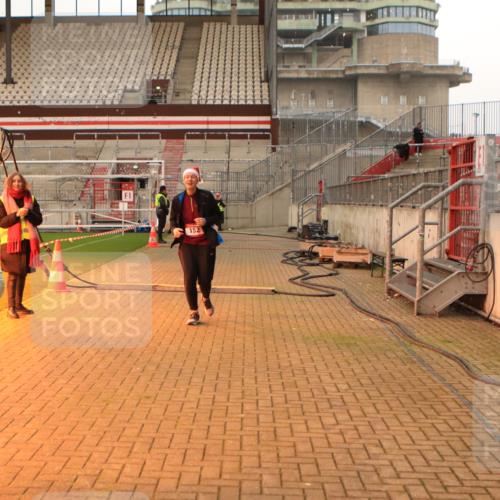 08.12.2024 - St. Pauli X-Mass-Run No. 14 Kathrin Stürmer Photography http://msf.ph/oto/7544085 08.12.2024 10:09:08 Ziel  meine-sportfotos.de