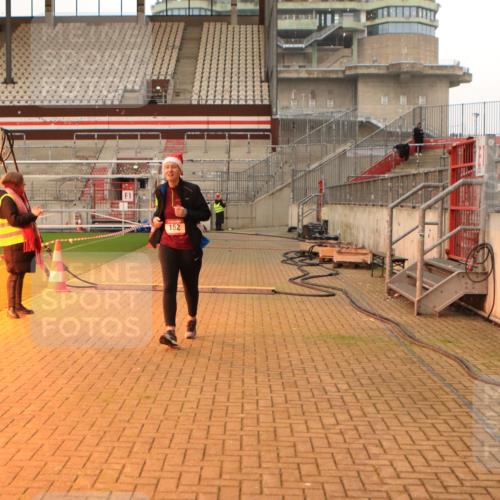 08.12.2024 - St. Pauli X-Mass-Run No. 14 Kathrin Stürmer Photography http://msf.ph/oto/7544088 08.12.2024 10:09:08 Ziel  meine-sportfotos.de