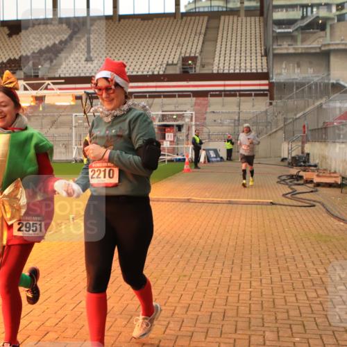 08.12.2024 - St. Pauli X-Mass-Run No. 14 Kathrin Stürmer Photography http://msf.ph/oto/7544119 08.12.2024 10:09:28 Ziel  meine-sportfotos.de