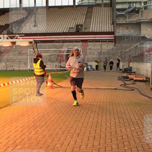 08.12.2024 - St. Pauli X-Mass-Run No. 14 Kathrin Stürmer Photography http://msf.ph/oto/7544130 08.12.2024 10:09:31 Ziel  meine-sportfotos.de