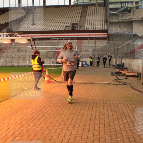 08.12.2024 - St. Pauli X-Mass-Run No. 14 Kathrin Stürmer Photography http://msf.ph/oto/7544131 08.12.2024 10:09:31 Ziel  meine-sportfotos.de