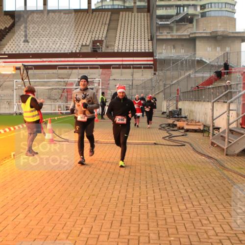 08.12.2024 - St. Pauli X-Mass-Run No. 14 Kathrin Stürmer Photography http://msf.ph/oto/7544146 08.12.2024 10:09:40 Ziel  meine-sportfotos.de