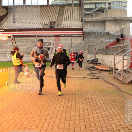 08.12.2024 - St. Pauli X-Mass-Run No. 14 Kathrin Stürmer Photography http://msf.ph/oto/7544148 08.12.2024 10:09:40 Ziel  meine-sportfotos.de