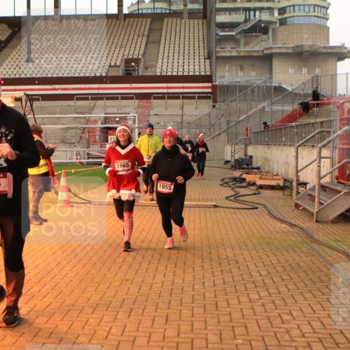 08.12.2024 - St. Pauli X-Mass-Run No. 14 Kathrin Stürmer Photography http://msf.ph/oto/7544160 08.12.2024 10:09:44 Ziel  meine-sportfotos.de