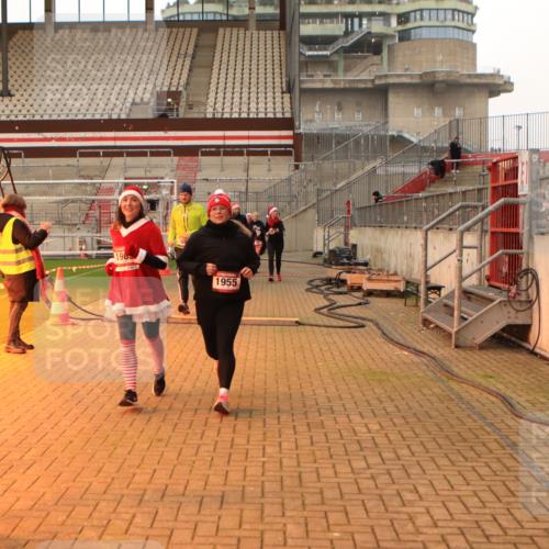 08.12.2024 - St. Pauli X-Mass-Run No. 14 Kathrin Stürmer Photography http://msf.ph/oto/7544161 08.12.2024 10:09:44 Ziel  meine-sportfotos.de