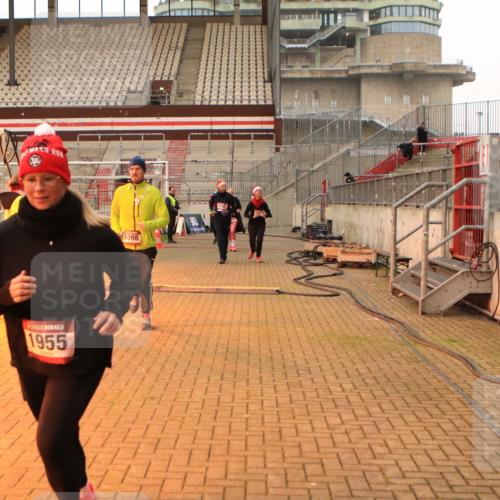 08.12.2024 - St. Pauli X-Mass-Run No. 14 Kathrin Stürmer Photography http://msf.ph/oto/7544167 08.12.2024 10:09:46 Ziel  meine-sportfotos.de