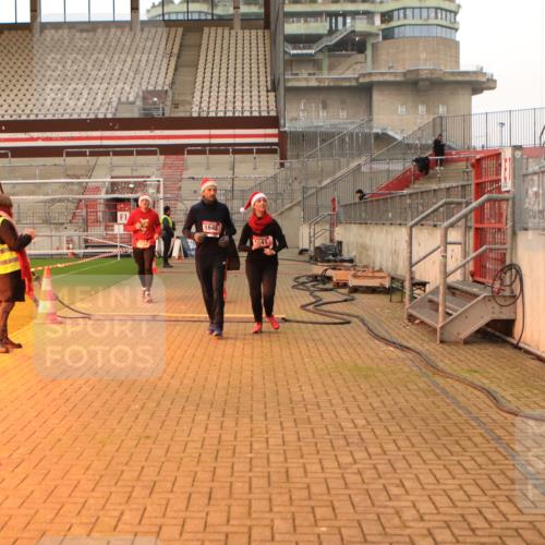 08.12.2024 - St. Pauli X-Mass-Run No. 14 Kathrin Stürmer Photography http://msf.ph/oto/7544183 08.12.2024 10:09:49 Ziel  meine-sportfotos.de