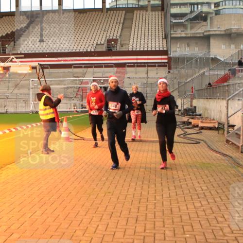 08.12.2024 - St. Pauli X-Mass-Run No. 14 Kathrin Stürmer Photography http://msf.ph/oto/7544190 08.12.2024 10:09:51 Ziel  meine-sportfotos.de