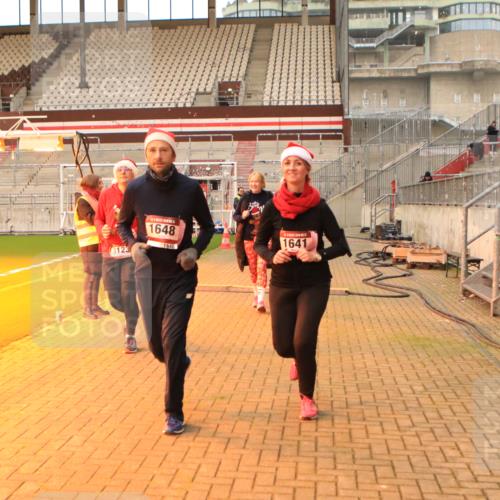 08.12.2024 - St. Pauli X-Mass-Run No. 14 Kathrin Stürmer Photography http://msf.ph/oto/7544196 08.12.2024 10:09:52 Ziel  meine-sportfotos.de
