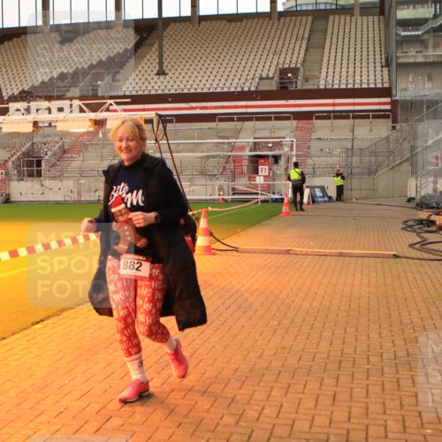 08.12.2024 - St. Pauli X-Mass-Run No. 14 Kathrin Stürmer Photography http://msf.ph/oto/7544207 08.12.2024 10:09:54 Ziel  meine-sportfotos.de