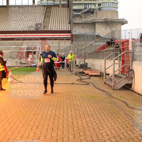 08.12.2024 - St. Pauli X-Mass-Run No. 14 Kathrin Stürmer Photography http://msf.ph/oto/7544214 08.12.2024 10:10:06 Ziel  meine-sportfotos.de